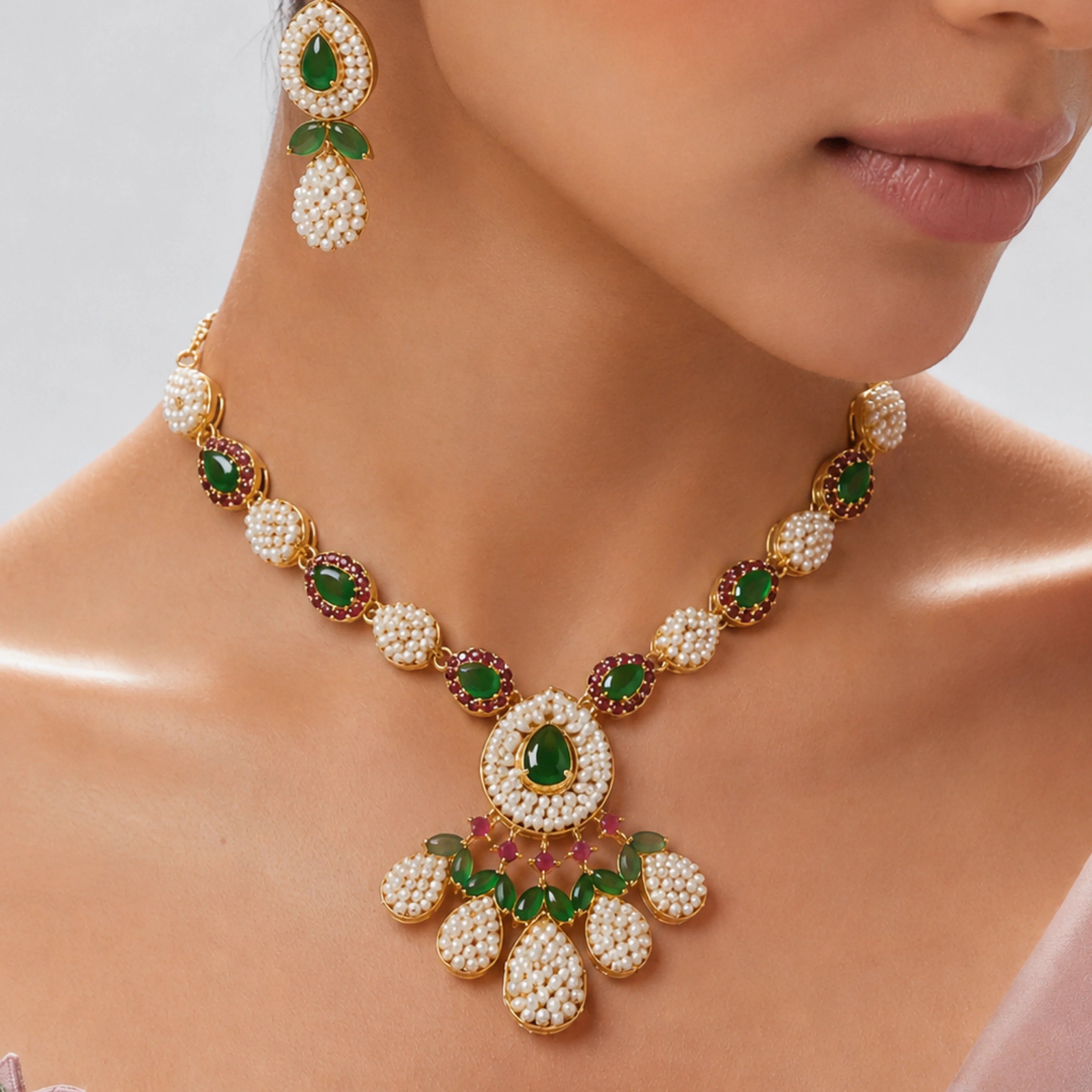 Emerald Pearl Royale Necklace Set