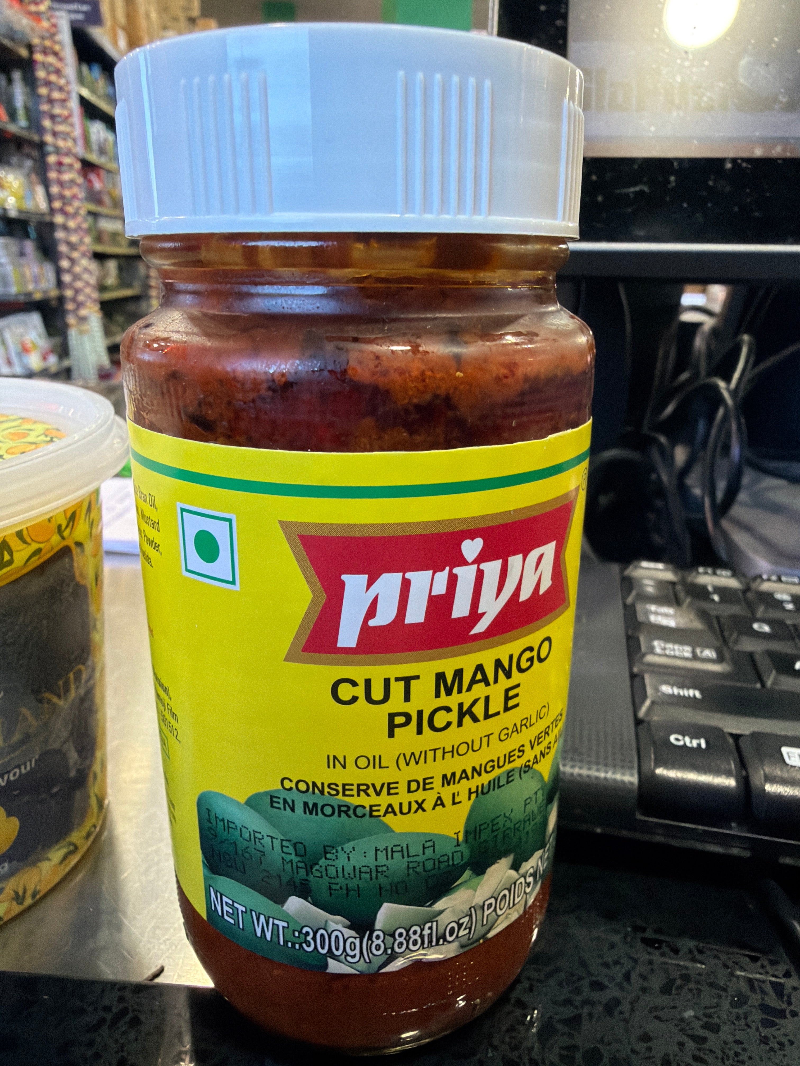 Priya cut mango pickle without garlic 300g